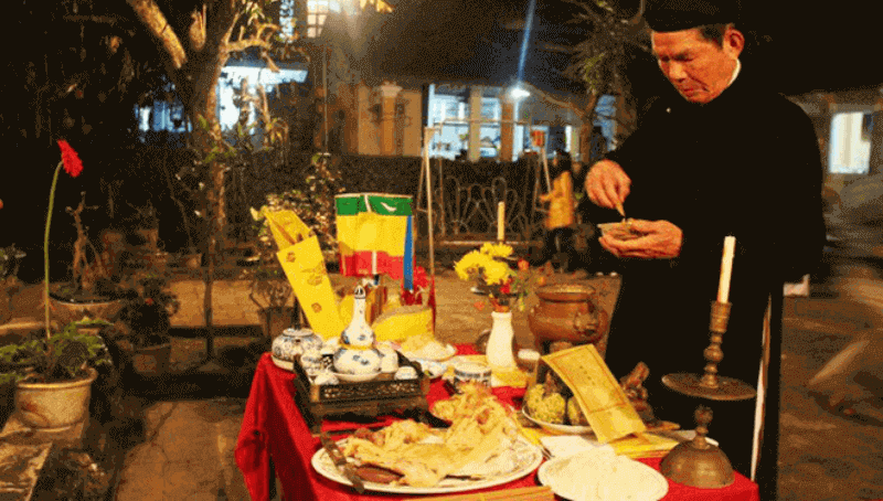 Cúng giao thừa ngoài trời